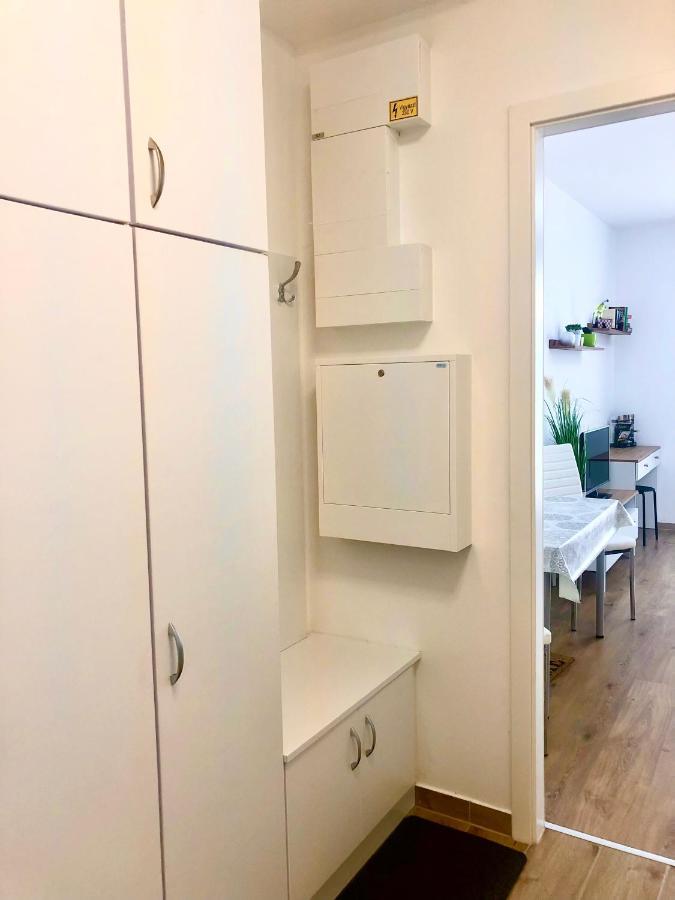 Sweet Home Apartman , 30Sqm Studio, Free Private Parking, Mountain View, Balcony, 20 Min From Downtown Будапешт Екстер'єр фото