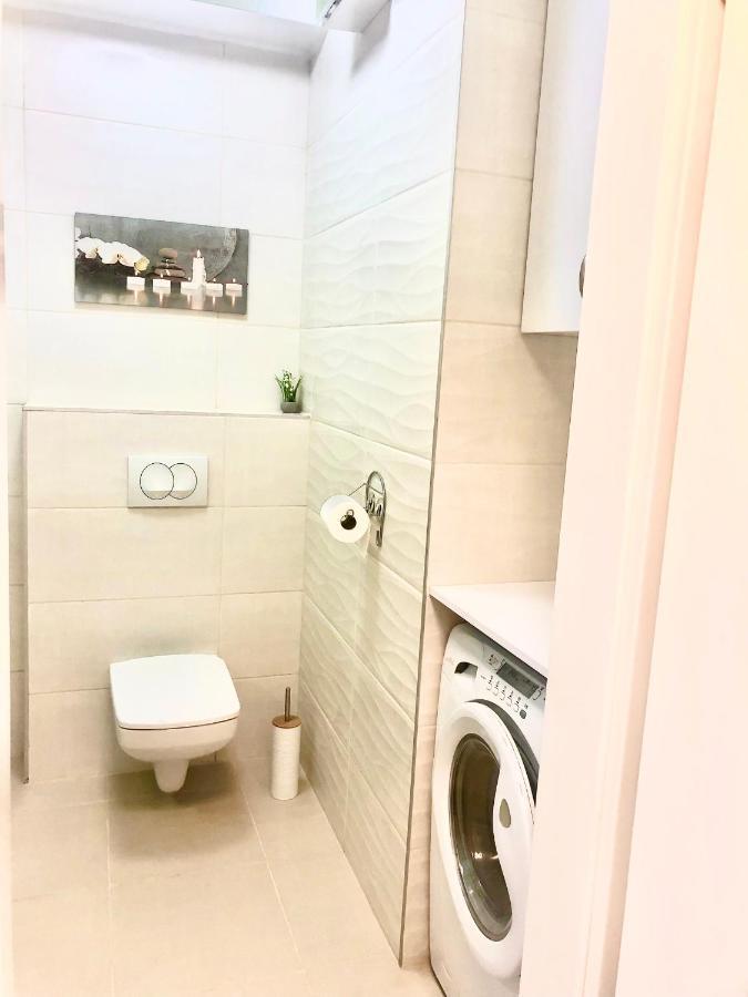 Sweet Home Apartman , 30Sqm Studio, Free Private Parking, Mountain View, Balcony, 20 Min From Downtown Будапешт Екстер'єр фото
