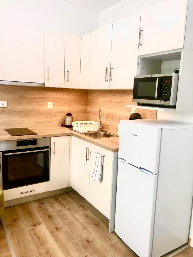 Sweet Home Apartman , 30Sqm Studio, Free Private Parking, Mountain View, Balcony, 20 Min From Downtown Будапешт Екстер'єр фото