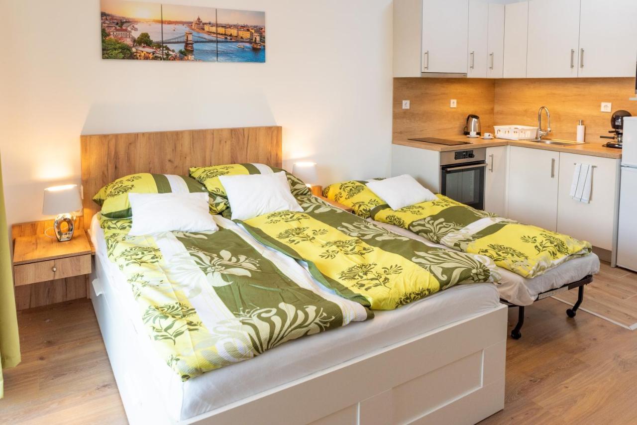 Sweet Home Apartman , 30Sqm Studio, Free Private Parking, Mountain View, Balcony, 20 Min From Downtown Будапешт Екстер'єр фото