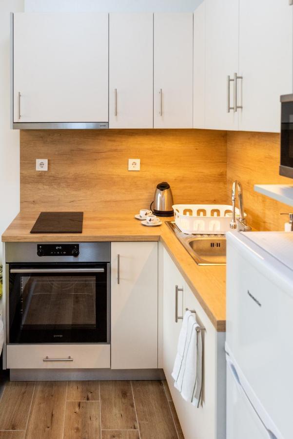Sweet Home Apartman , 30Sqm Studio, Free Private Parking, Mountain View, Balcony, 20 Min From Downtown Будапешт Екстер'єр фото