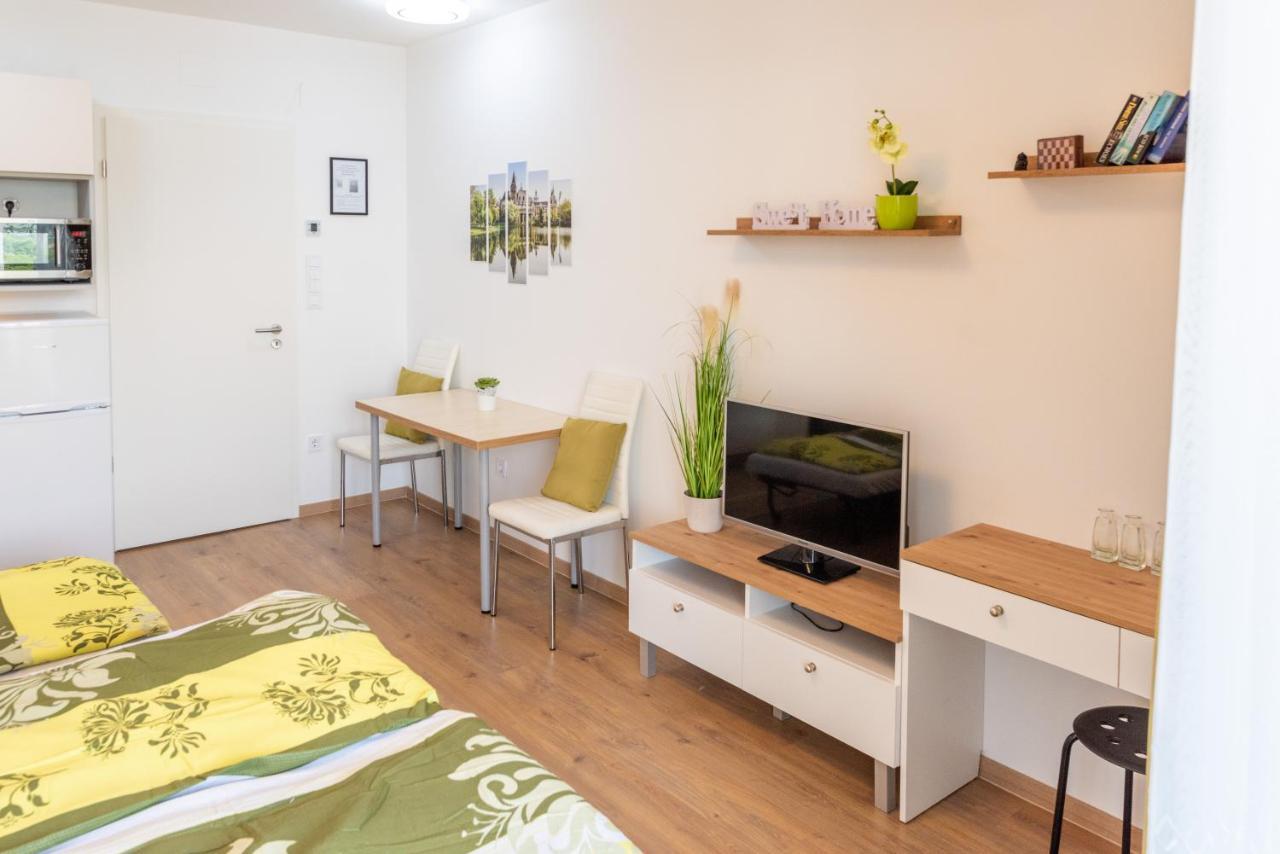 Sweet Home Apartman , 30Sqm Studio, Free Private Parking, Mountain View, Balcony, 20 Min From Downtown Будапешт Екстер'єр фото