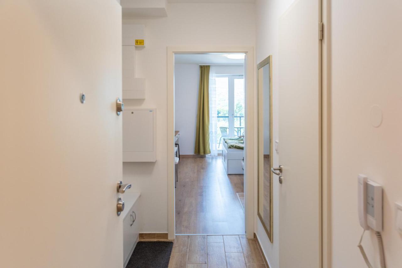 Sweet Home Apartman , 30Sqm Studio, Free Private Parking, Mountain View, Balcony, 20 Min From Downtown Будапешт Екстер'єр фото